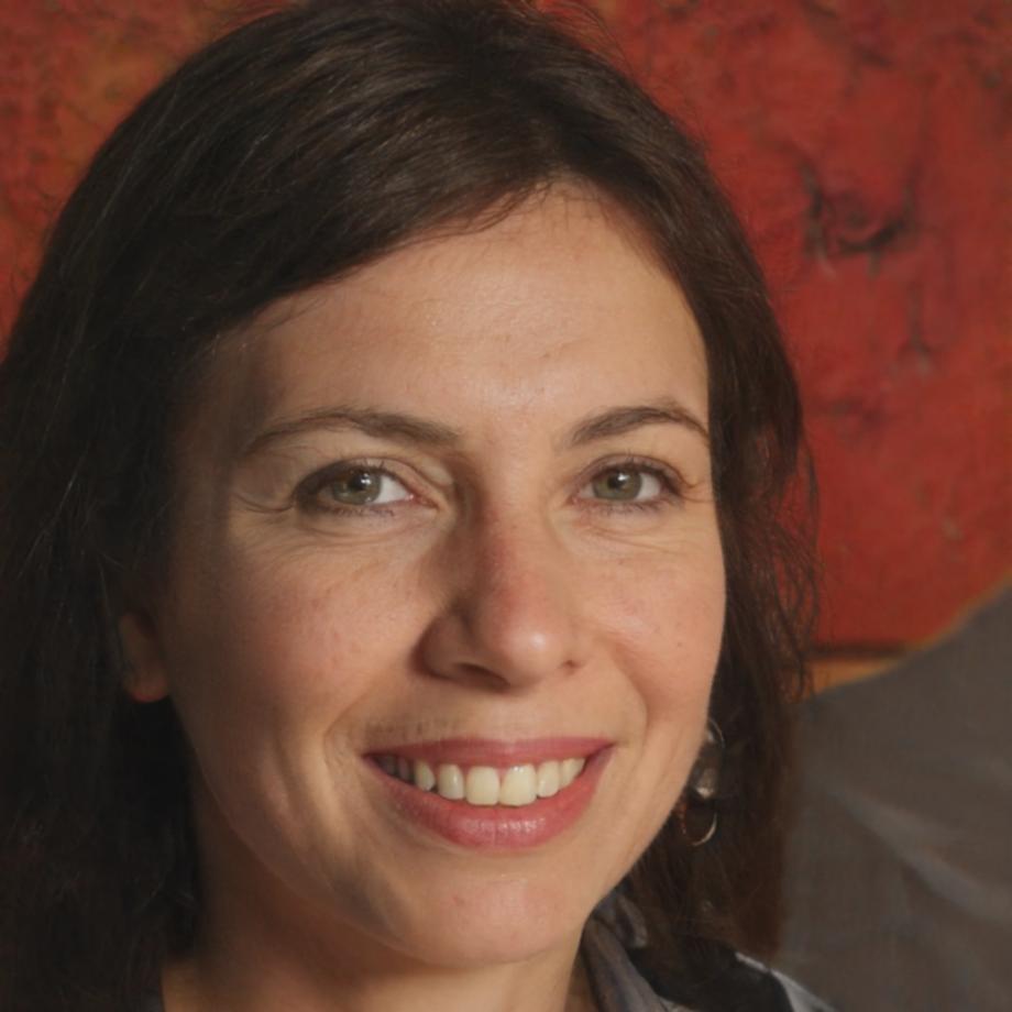 Retrato profesional de Inés Valcárcel directora de programas